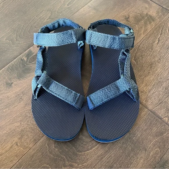 Poshmark tevas deals